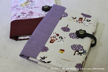 100503芋頭紫和粉桃紅怪怪風護照套8