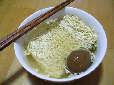 050718統一肉燥麵+福記滷蛋2